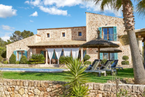 Luxuriöse 6 Schlafzimmer Finca mit wunderschönem Interior im Landhaus Stil in Mallorcas Inselmitte mit großem Pool
