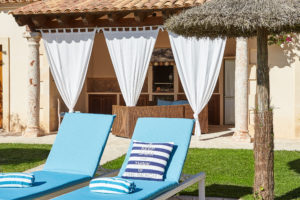 ,Die Finca befindet sich im schönen Zentrum Mallorcas, sie verfügt über 6 Schlafzimmer und ist luxuriös eingerichtet